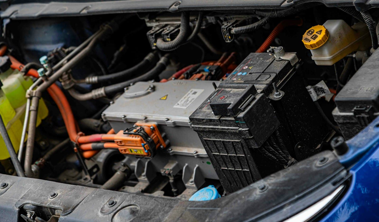 A vehicle's battery, fuse box and wiring harness in the engine bay